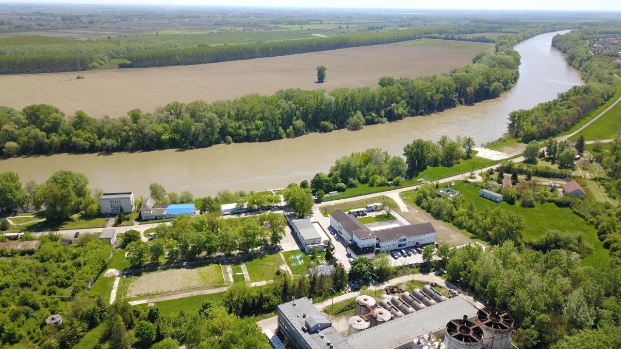 Nn Boutique Hotel Tiszaújváros Exteriér fotografie