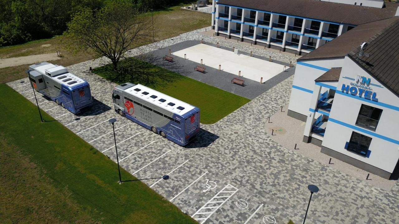 Nn Boutique Hotel Tiszaújváros Exteriér fotografie