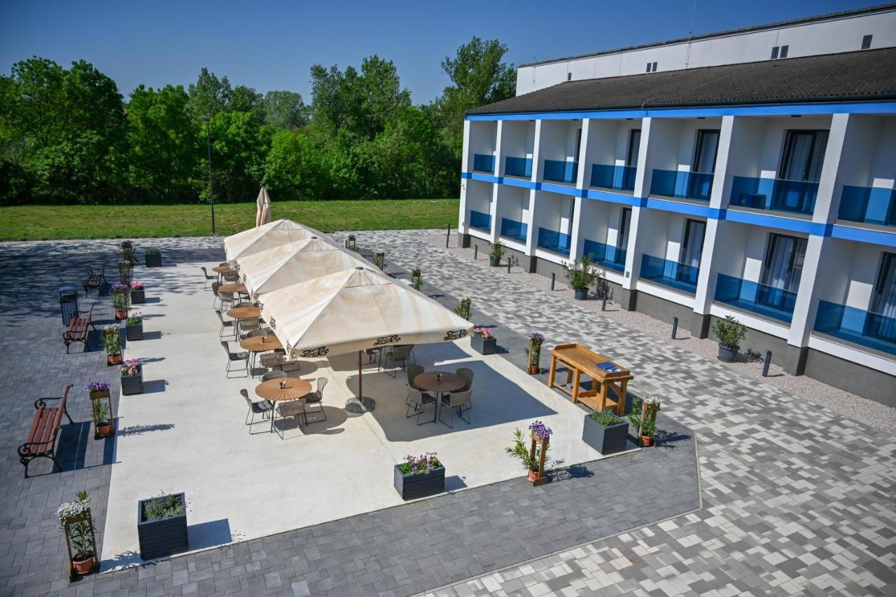 Nn Boutique Hotel Tiszaújváros Exteriér fotografie