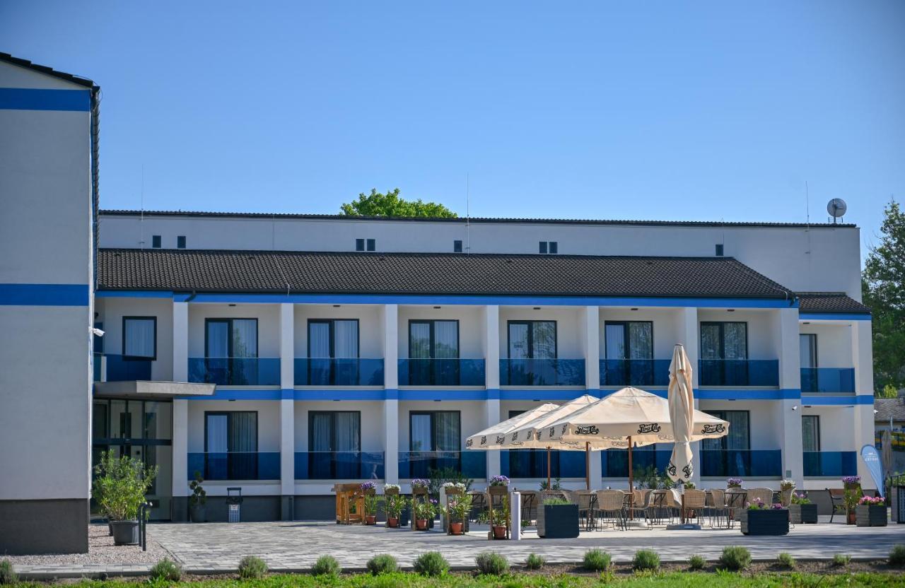 Nn Boutique Hotel Tiszaújváros Exteriér fotografie