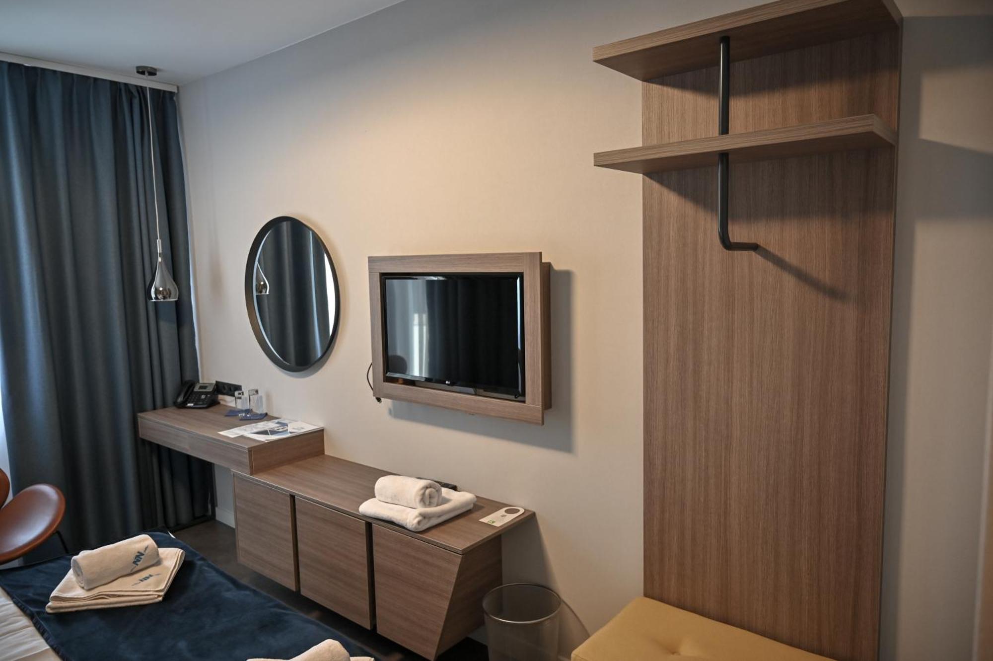 Nn Boutique Hotel Tiszaújváros Exteriér fotografie
