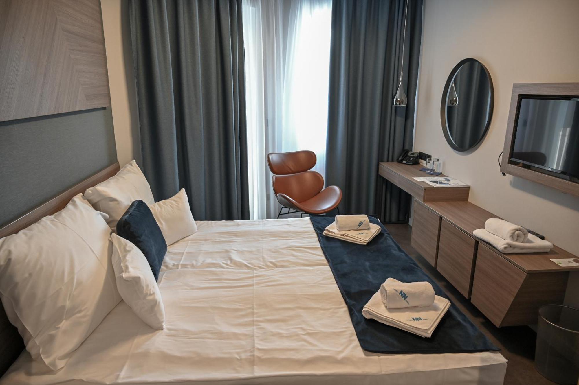Nn Boutique Hotel Tiszaújváros Exteriér fotografie