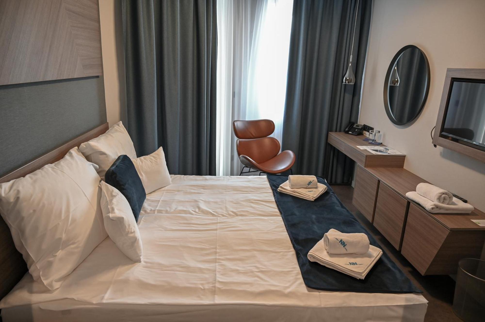 Nn Boutique Hotel Tiszaújváros Exteriér fotografie