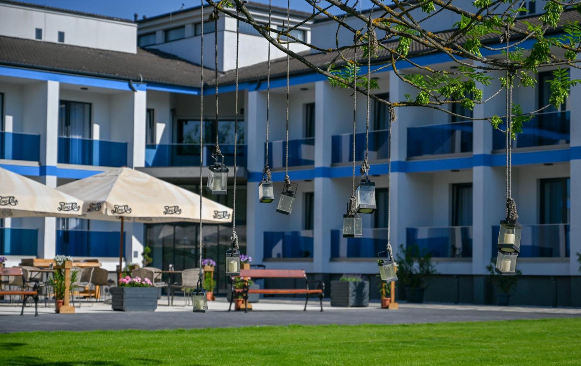 Nn Boutique Hotel Tiszaújváros Exteriér fotografie