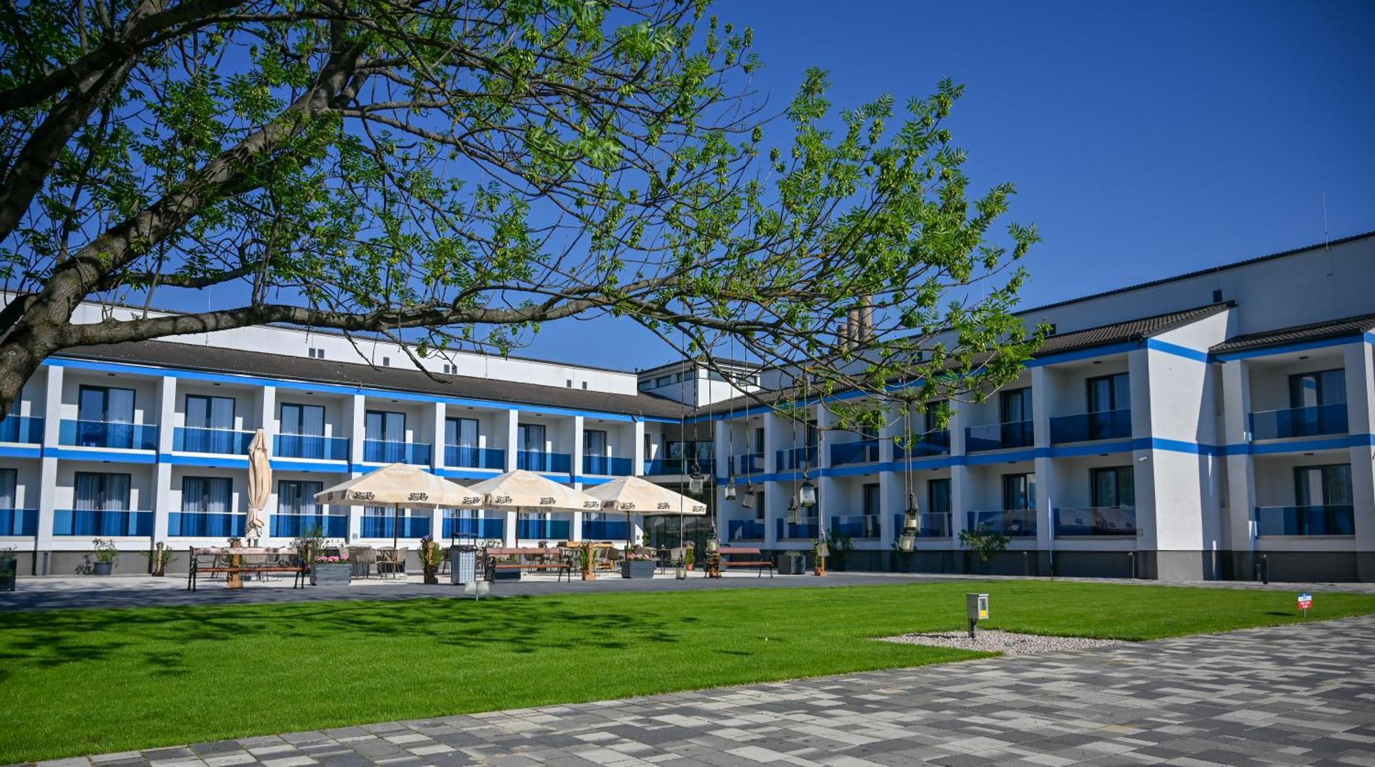 Nn Boutique Hotel Tiszaújváros Exteriér fotografie